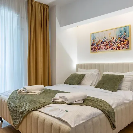 1001 Riverside Flat